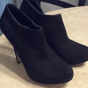 Jessica Simpson black Suede ankle booties